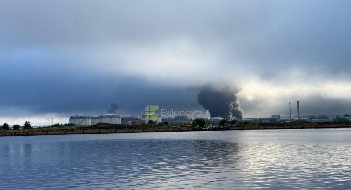A fire broke out at the St. Petersburg Oil Terminal following a drone attack / Photo credit: Exilenova