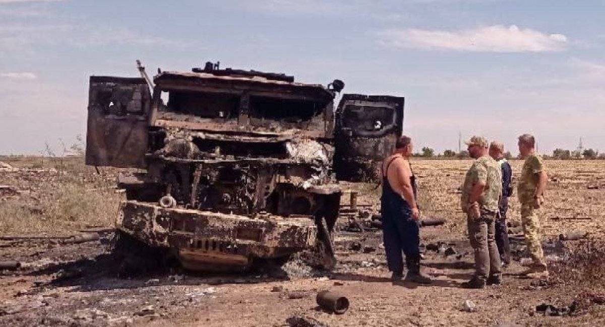 A rare Russian Ural Tornado-U armored cargo truck which was transporting artillery projectiles was destroyed in Novooleksiivka, Kherson Oblast - 150km+ behind the front line