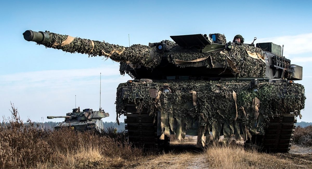 German Leopard 2 and Dutch CV90 IFV during joint maneuvers of the armies of Holland and Germany / Open source illustrative photo
