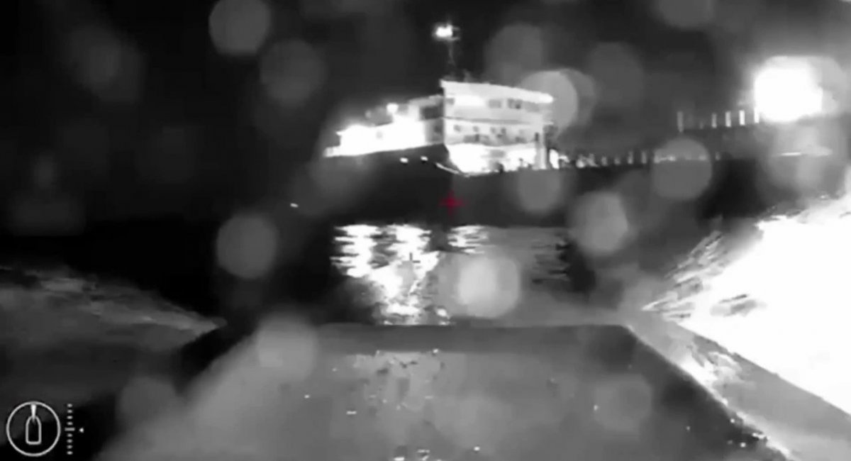 The russian SIG tanker, as seen through the video camera of the Ukrainian kamikaze boat