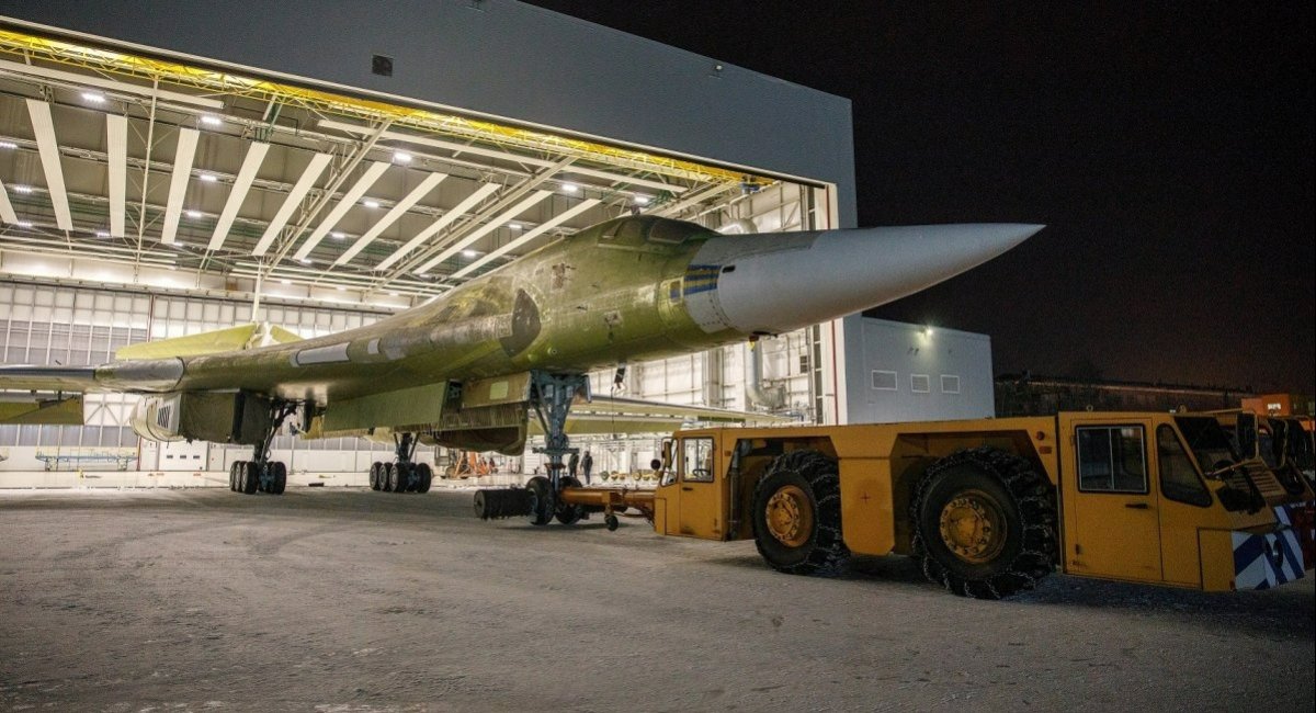 Tu-160M rolled out of an aircraft factory premises / Archive photo source: russian media