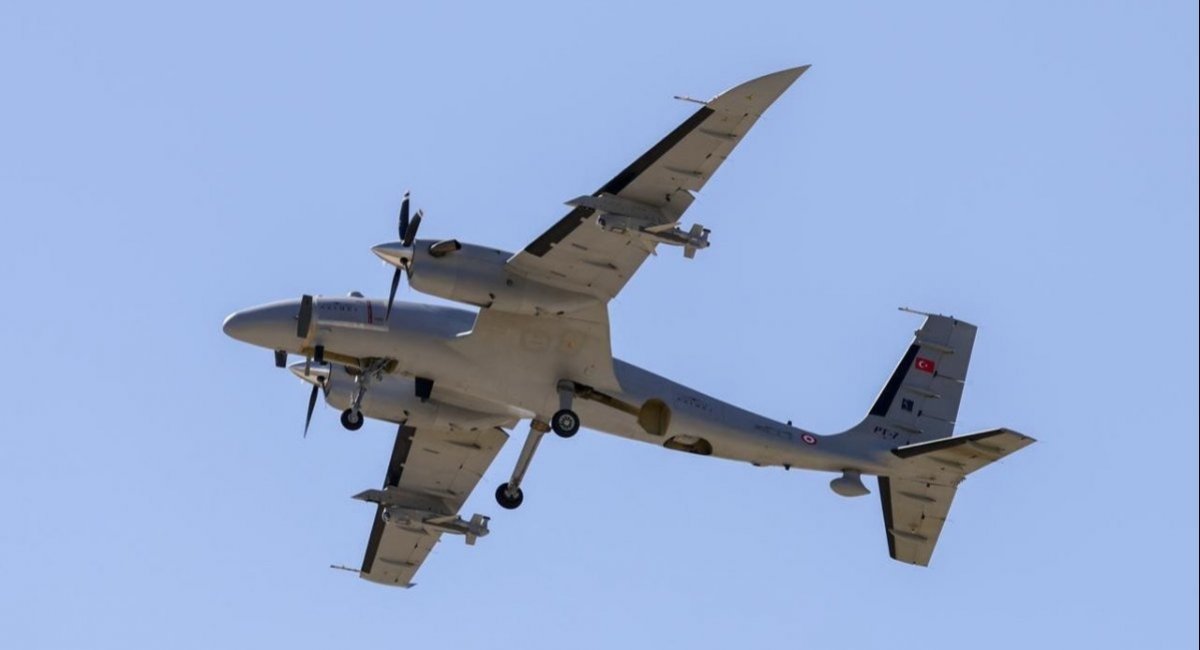 Bayraktar Akinci UAV with two Kemankes 1 mini cruise missiles under its wings / Photo credit: Baykar