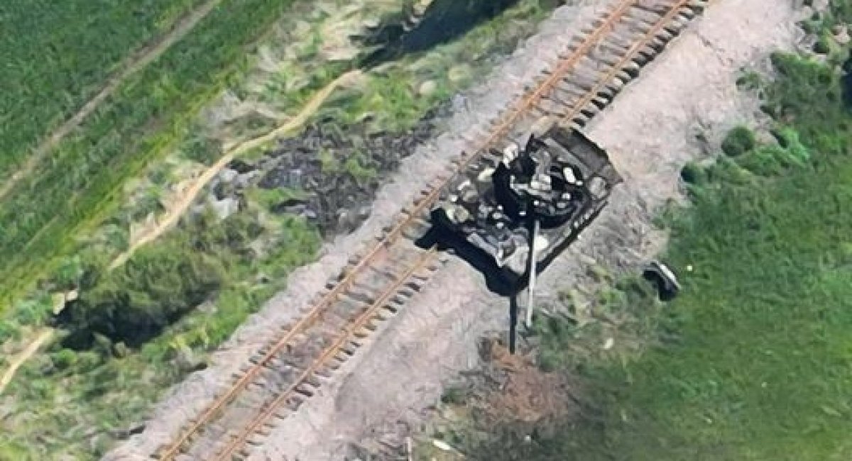 russian tank was spotted driving over a railway and destroyed by the Ukrainian forces / Photo credit: General Staff of the Armed Forces of Ukraine
