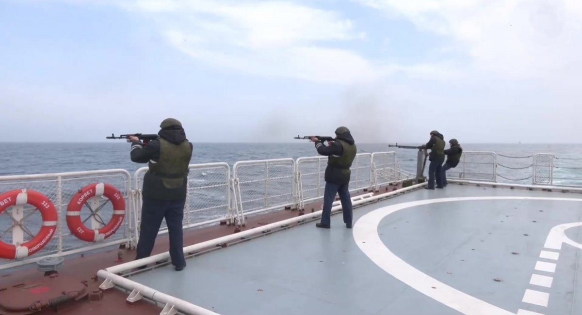 tàu Nga đẩy lùi các cuộc tấn công của máy bay không người lái trên biển / Video ảnh chụp màn hình