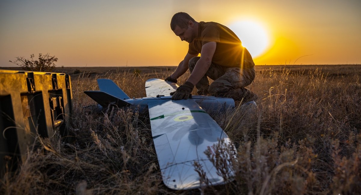 A Ukrainian drone operator prepares a Leleka reconnaissance UAV for a sortie / Illustrative photo credit: 56th Motorized Brigade AFU