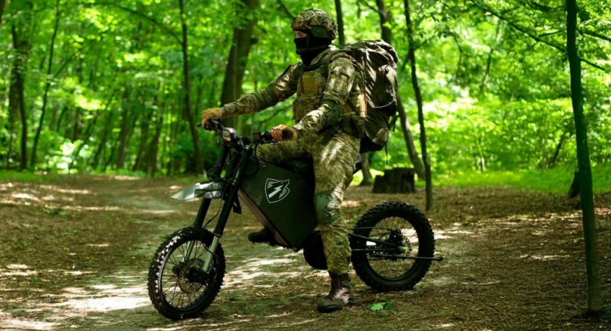 WolfStorm electric scooters by Ukrspetsconsulting were transferred to the warriors of the Third Separate Assault Brigade of the Armed Forces of Ukraine