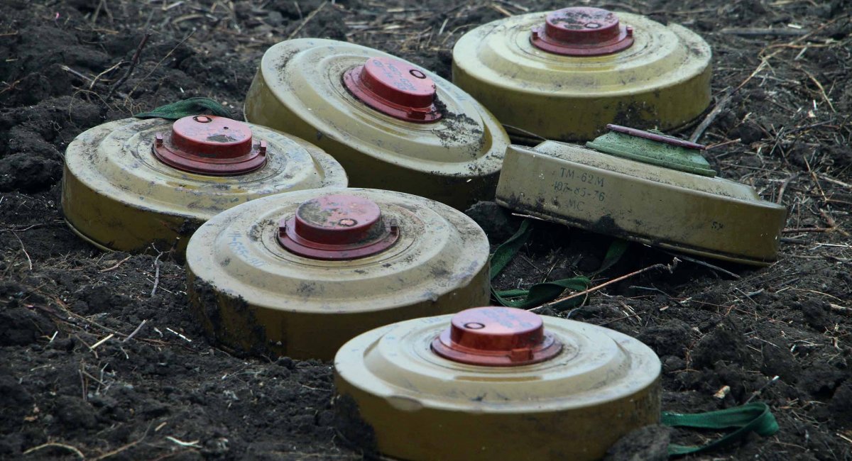 TM-62 anti-tank blast mines / Open source illustrative photos