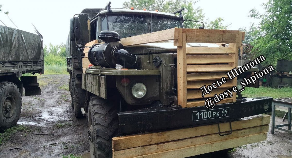 russian Ural multi-purpose truck "armored" with wooden blocks / Photo credit: Dosye Shpiona on Telegram