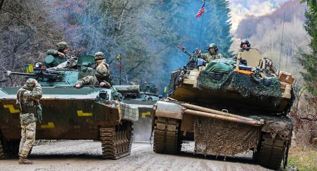 American M1 Abrams tank (R) and Ukrainian BMP-2 IFV (L) / Photo credit: U.S. DoD