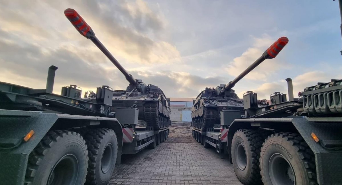 Two PzH2000 howitzers after their repair are on their way to Ukraine / Photo credit: Arvydas Anušauskas, Twitter
