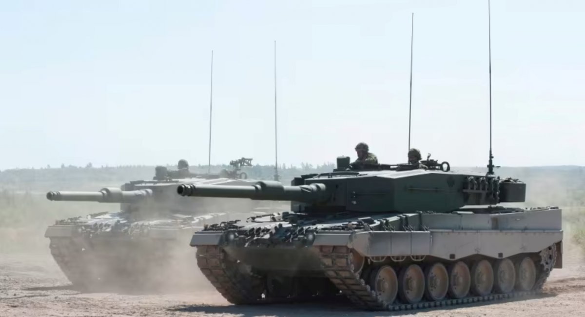 A Canadian Forces Leopard 2A4 tank displays its firepower on the firing range at CFB Gagetown in Oromocto, N.B., in 2012 / Photo credit: David Smith/The Canadian Press