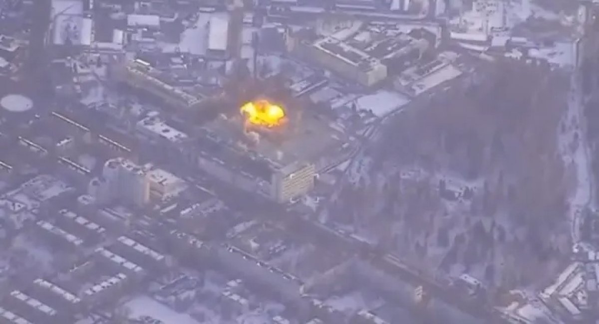 ​How a Ukrainian Drone Flew Over 100 km to Monitor the Kremniy El Plant Strike in Real Time