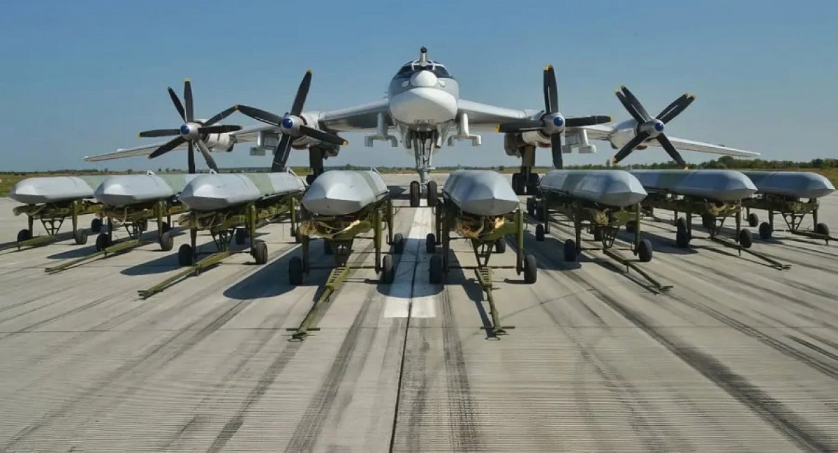 Kh-101 missiles against the backdrop of a Tu-95MSM