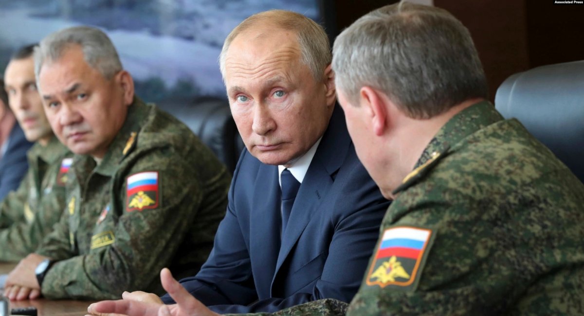 Illustrative photo: Russian President Vladimir Putin observes the Kavkaz-2020 strategic command-and-staff exercises at the Kapustin Yar training ground, Russia, September 25, 2020. / Photo credit: Associated Press