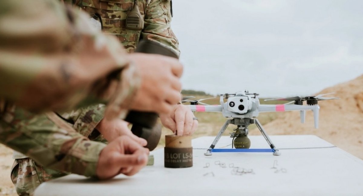 Skydio X10 Delta carrying an M67 grenade / Photo credit: Defense Visual Information Distribution Service