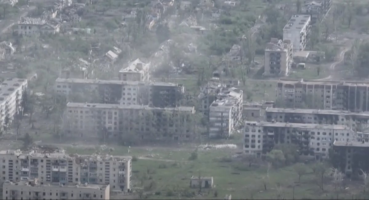 The occupiers are destroying Chasiv Yar using scorched-earth tactics, as were the cases with the russian-mutilated Ukrainian cities of Bakhmut, Avdiivka, etc.