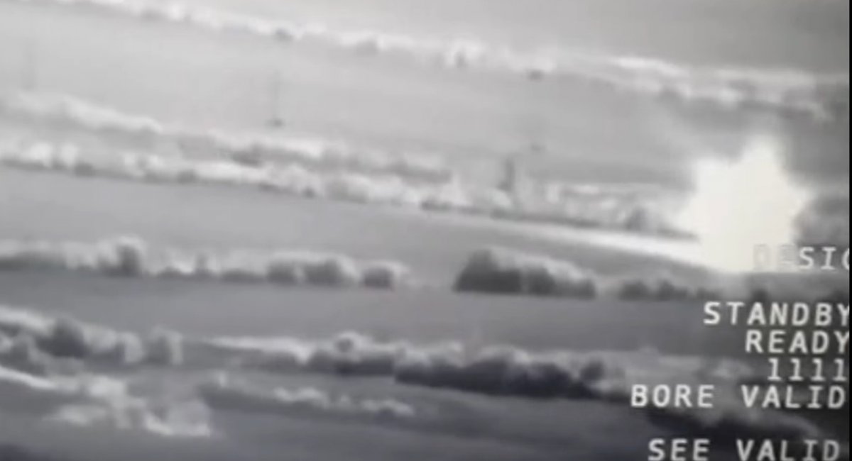 The moment a Ukrainian missile hit a russian helicopter
