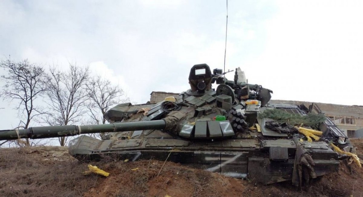 Destroyed enemy tank on the outskirts of Mariupol, open source image