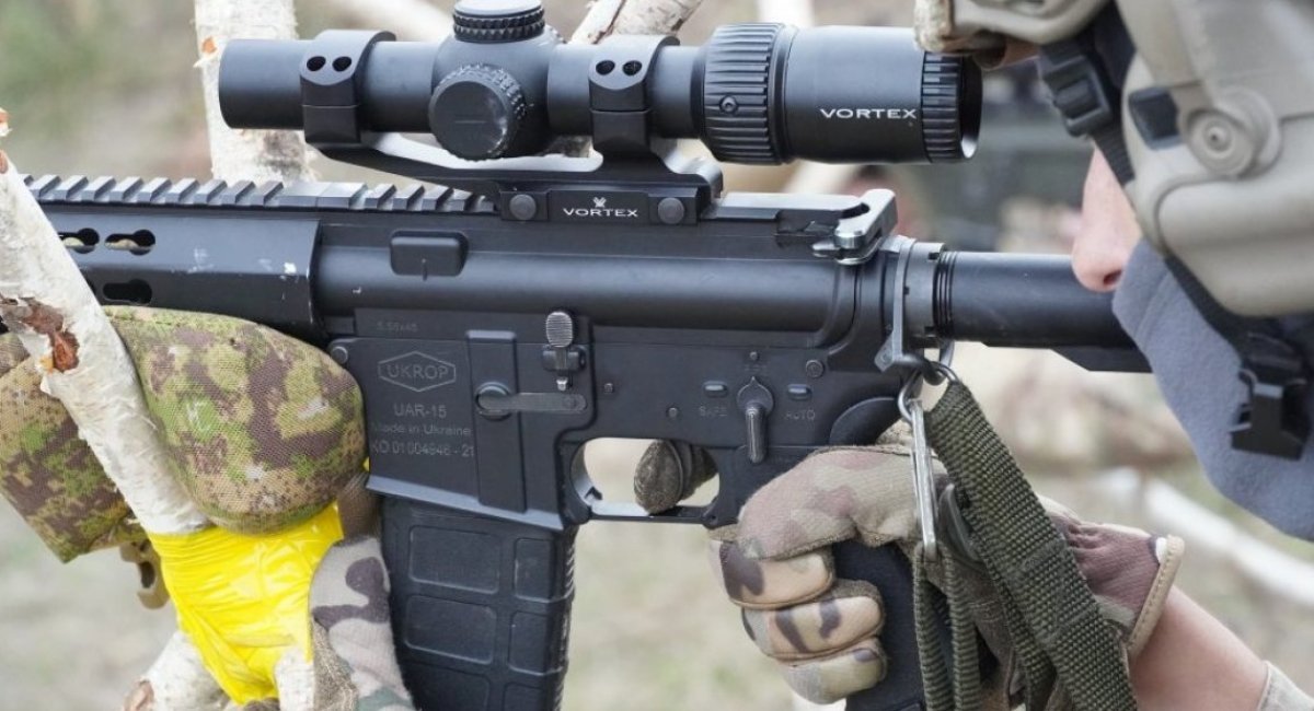 Ukrainian UAR-15 assault rifle / Photo credit: Yevhen Solonyna, 2023