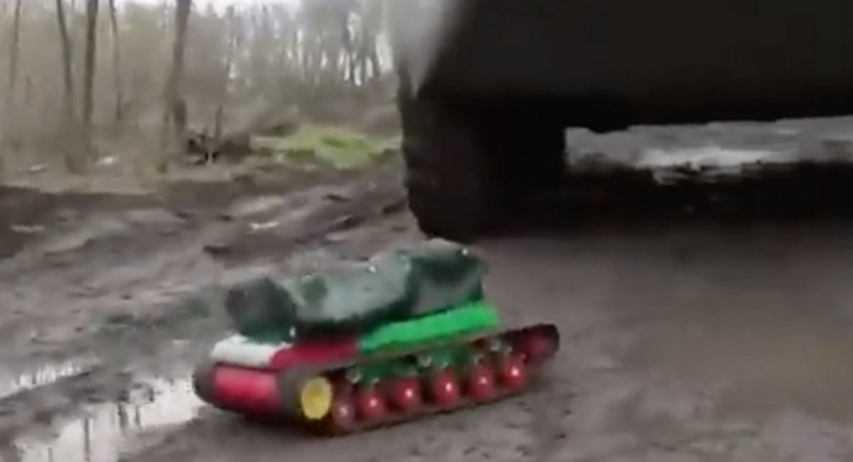 Russian robotic kamikaze ground platform called the Toy KV-1 / screenshot from video