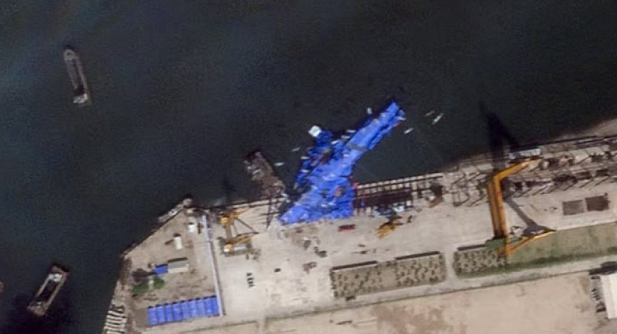 Capsized Choe Hyon-class destroyer at the shipyard in Chongjin / Opens-source satellite image