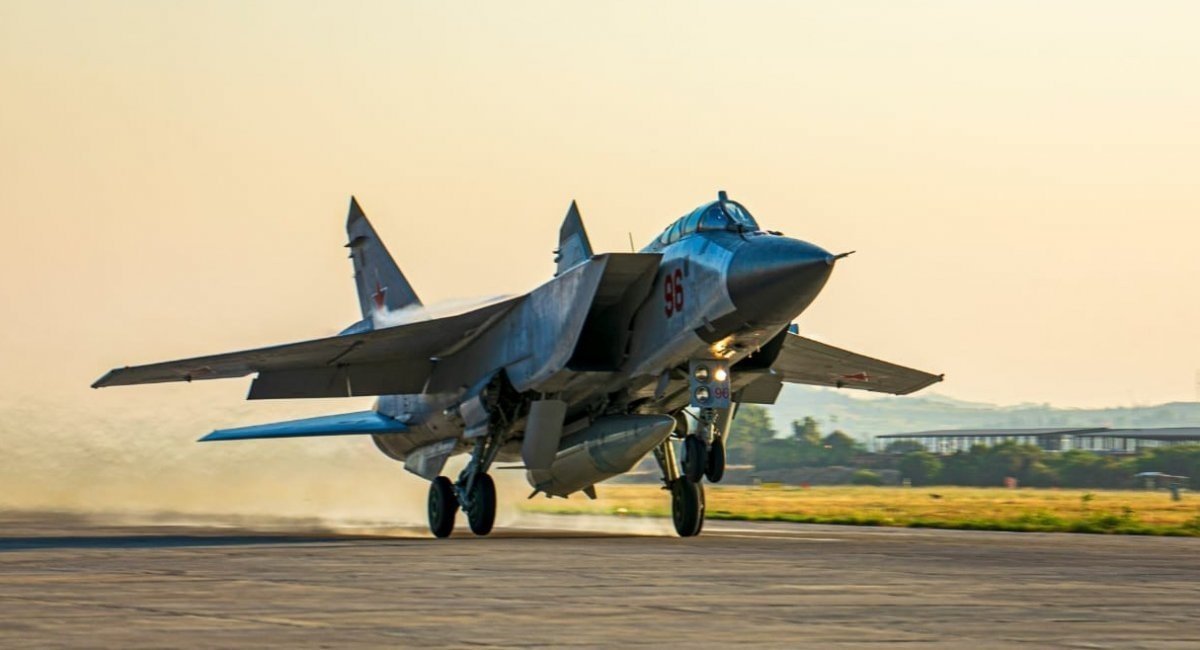 russian MiG-31K carrying a Kh-47M2 Kinzhal missile / Open-source illustrative photo
