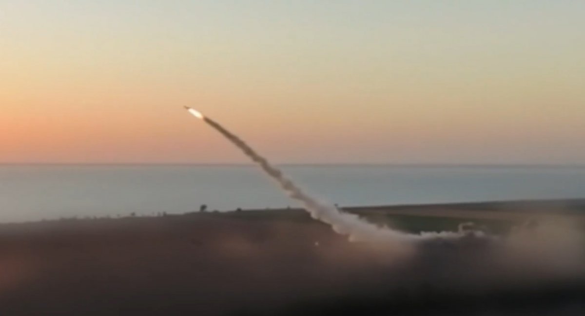 Triple Launch of FP-5 Flamingo Cruise Missiles on russian Targets (Video)