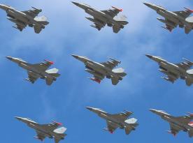NATO Exhibits Ukrainian Pilots’ Training on F-16 Fighter Jets in Denmark (Video)