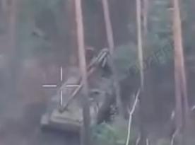 Ukrainian Reconnaissance Drone Tracks russian Self-Propelled Gun to Camouflaged Position (Video)