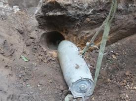 ​russian 500-Kilogram Bomb Strikes Residential Area in Kharkiv Region and Embeds in Ground (Video)