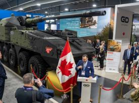 ​German RCH 155 SPH May Already Be in Ukraine, as Hinted At by GDLS During Presentation of Its Version for Canada