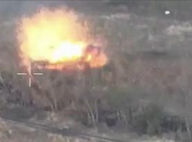 ​Ukrainian Troops Destroy russian APC in Kursk Region, Using Leopard Tank (Video)