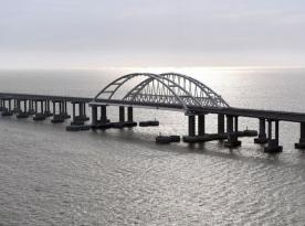 ​russian Occupiers Continue to Strengthen Crimean Bridge, Using Barges, Additional Air Defense Systems