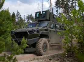 Ukrainian Inguar-3 Armored Vehicle Evacuates Crew Despite Burning After FPV Drone Strike (Video)
