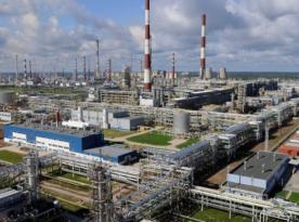 Ukraine Strikes Key Processing Units at russia's Kirishi Oil Refinery