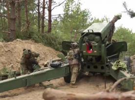 Ukrainian Artillerymen Reveal Pros and Cons of Domestic Bohdana-B and American M777