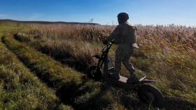 ​Fast and Quiet: Ukraine’s Military Test Tactical E-scooters in Combat Zone