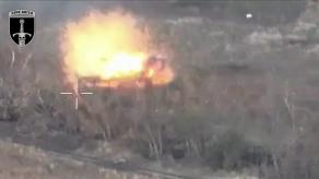 ​Ukrainian Troops Destroy russian APC in Kursk Region, Using Leopard Tank (Video)