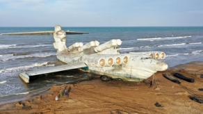 Abandoned Soviet Lun-Class Ekranoplan Stands at russian Base in Kaspiysk: Why It’s Worth Discussing