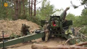 Ukrainian Artillerymen Reveal Pros and Cons of Domestic Bohdana-B and American M777