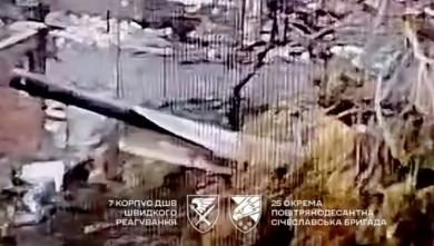 ​Ukrainian Drones Hunt Down Rare Giatsint-B Gun Near Novopavlivka (Video)