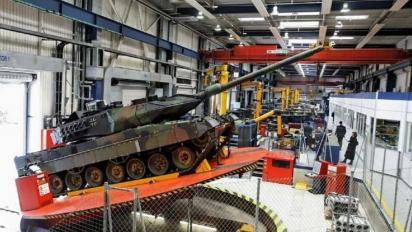 KNDS Will Buy a Legendary Railcar Plant to Produce Parts For RCH 155 and Leopard 2