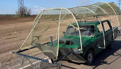 russia Deploys Civilian Vehicles with Anti-Drone Protection in Assaults on Donetsk Front (Video)