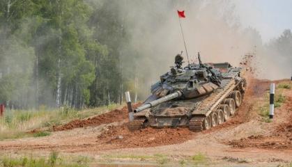 ​The russians Strengthening T-72B3 Tank’s Armor Protection by Placing Some Elements in Unexpected Places