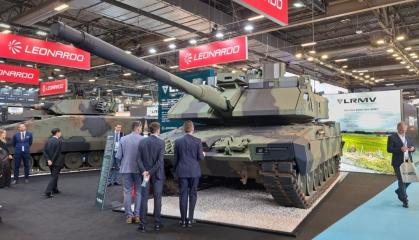 Italy Already Receiving First KF41 Lynx IFVs as Leonardo and Rheinmetall Expect Two More Contracts, Including KF51 Panther Tank Order in Coming Months 