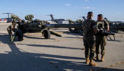 US "Immediately" Sends More Howitzers, Radars to Ukraine