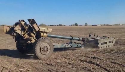 ​russians Showcase Their Courier UGV Transporting a D-30 Howitzer — But There's a Problem with This Approach