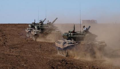 russians Want to Protect T-72s, T-80s and Other Tanks From UAVs With Vzlet-M, Fakel Grenades — Will It Work?