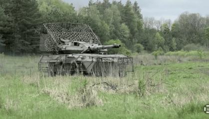 Rare Footage of Italy's B1 Centauro Tank in Ukraine Shows Record 11 km Strike, Battlefield Experience