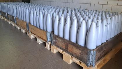 ​'Ukrainian Armor' Delivered the First Several Thousand 122-mm Artillery Shells to the Armed Forces of Ukraine